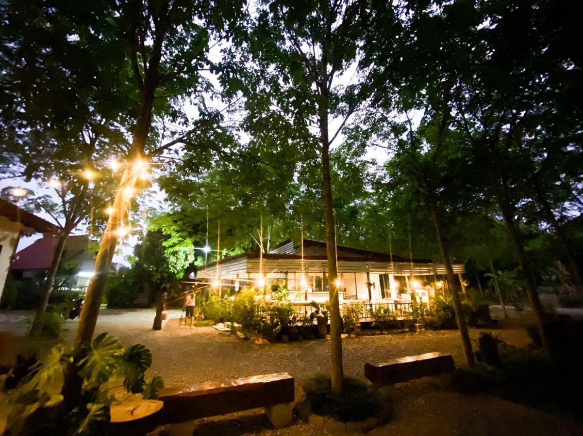 Sameikei Homestay Phrae Eksteriør billede