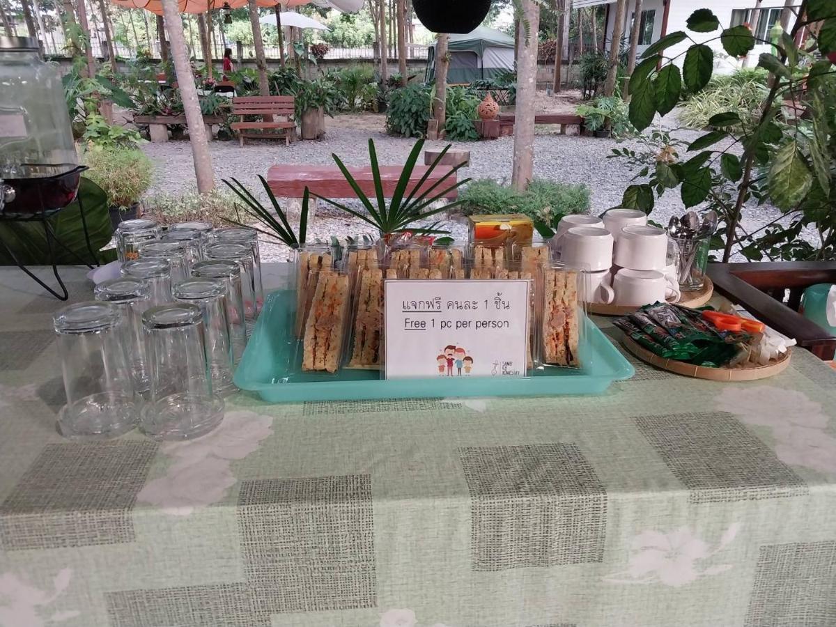 Sameikei Homestay Phrae Eksteriør billede